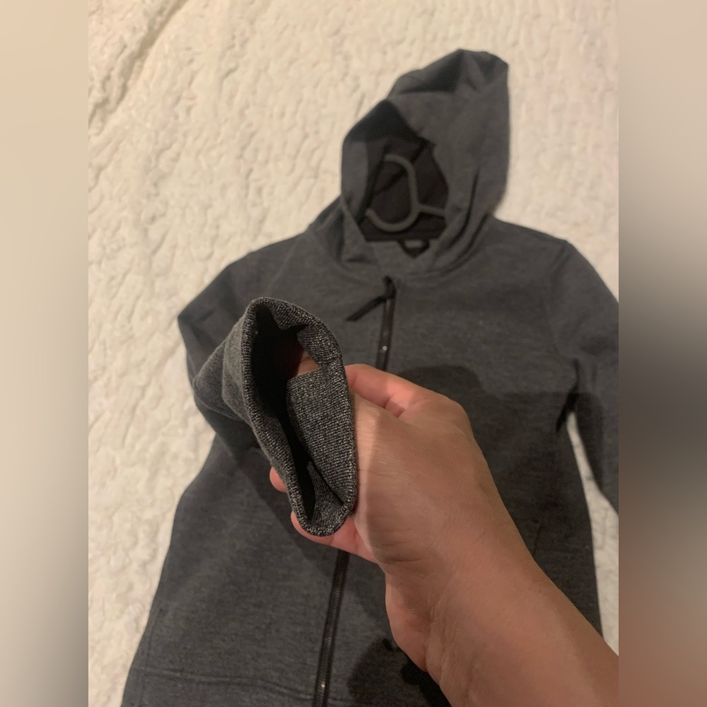 EUC Lululemon zip up jacket, size 4, like new excellent